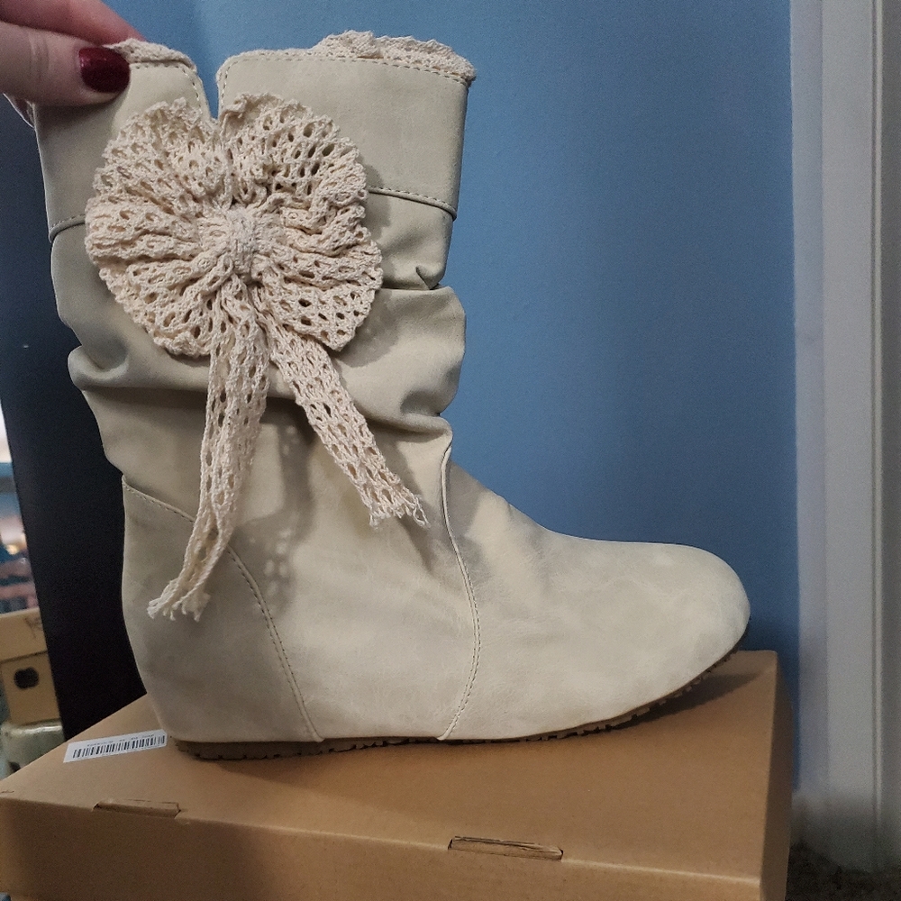 Off White suede Boots size 61/2